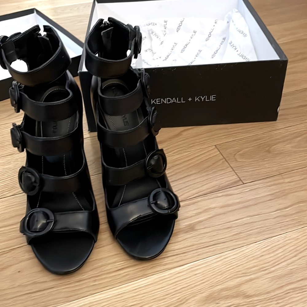 Kendall & Kylie kkEVIE black leather heels. Size 6.5.